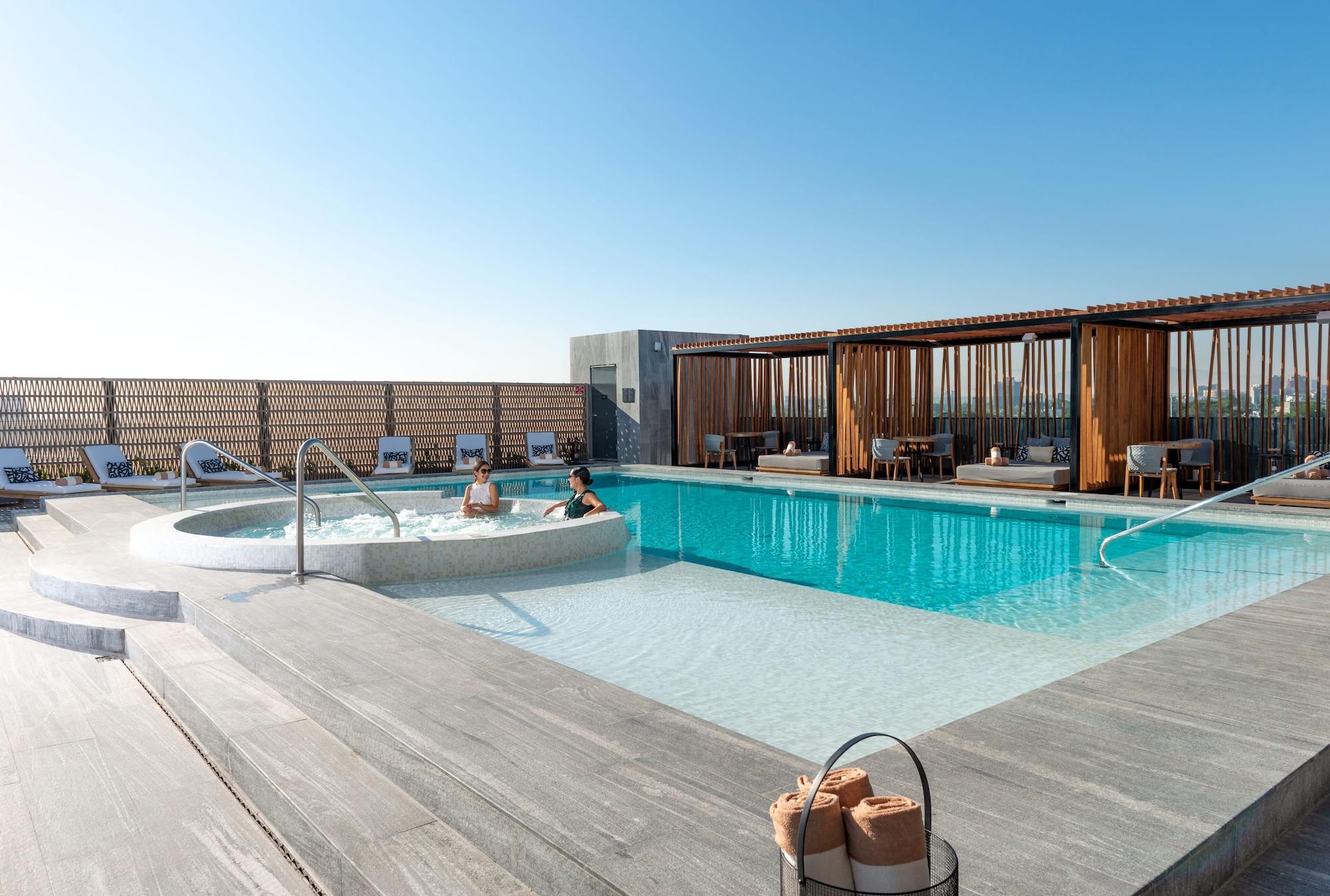 Hilton Guadalajara Midtown Hotel Exterior photo