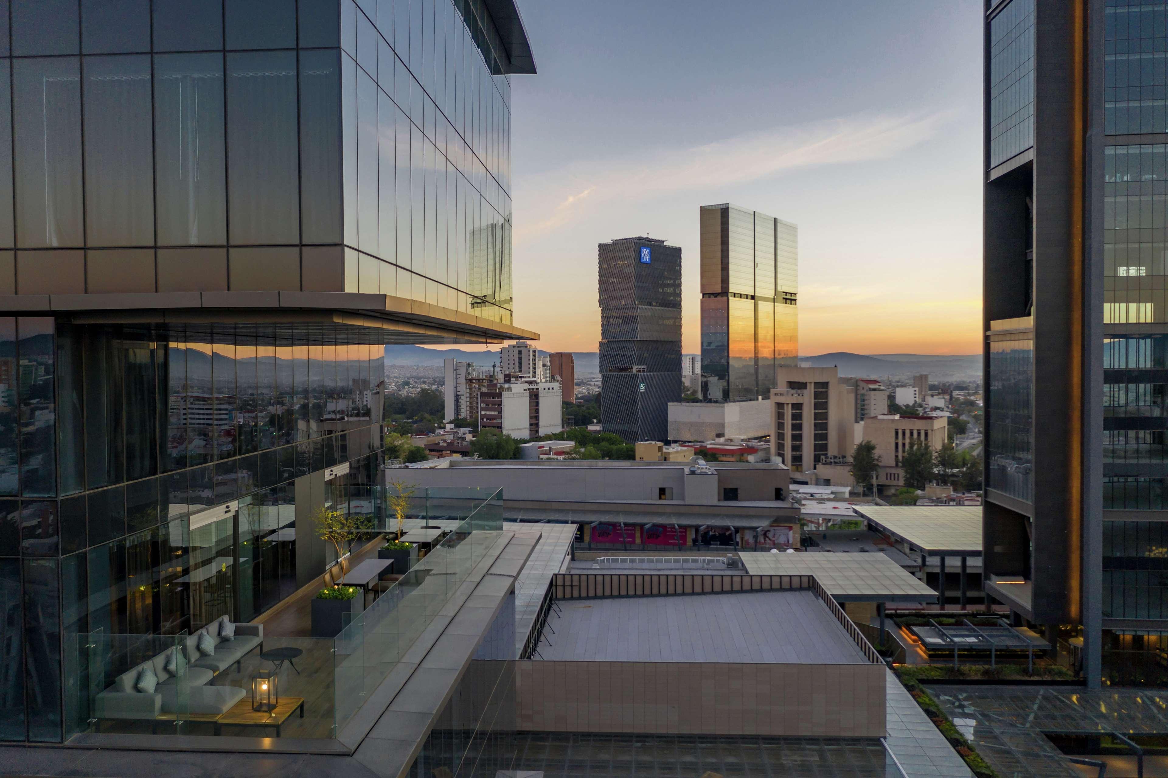 Hilton Guadalajara Midtown Hotel Exterior photo